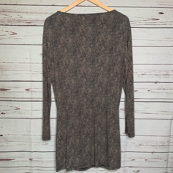 Doncaster | Neutral Print Peplum Top - Picture 5 of 5